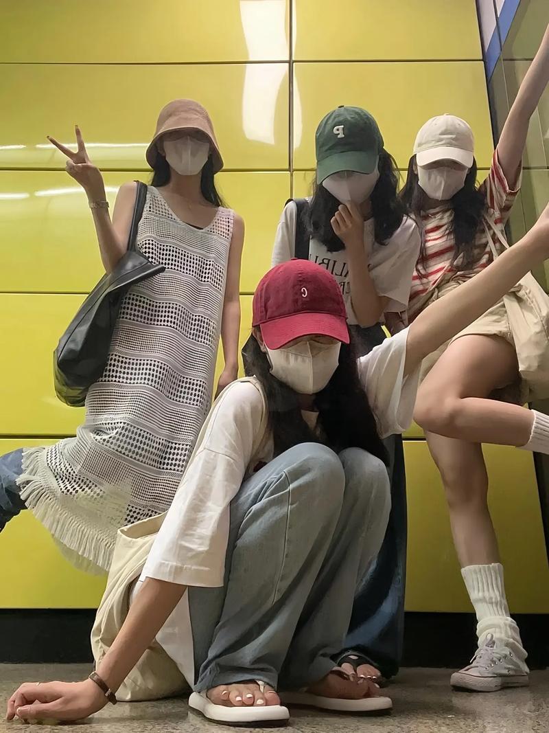 四人团队拍照姿势图3