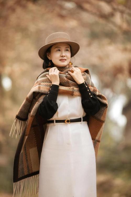 中年女性拍照姿势怎么摆好看图片欣赏图1