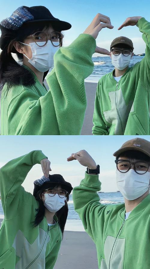 拍照姿势怎么摆女俩人图1