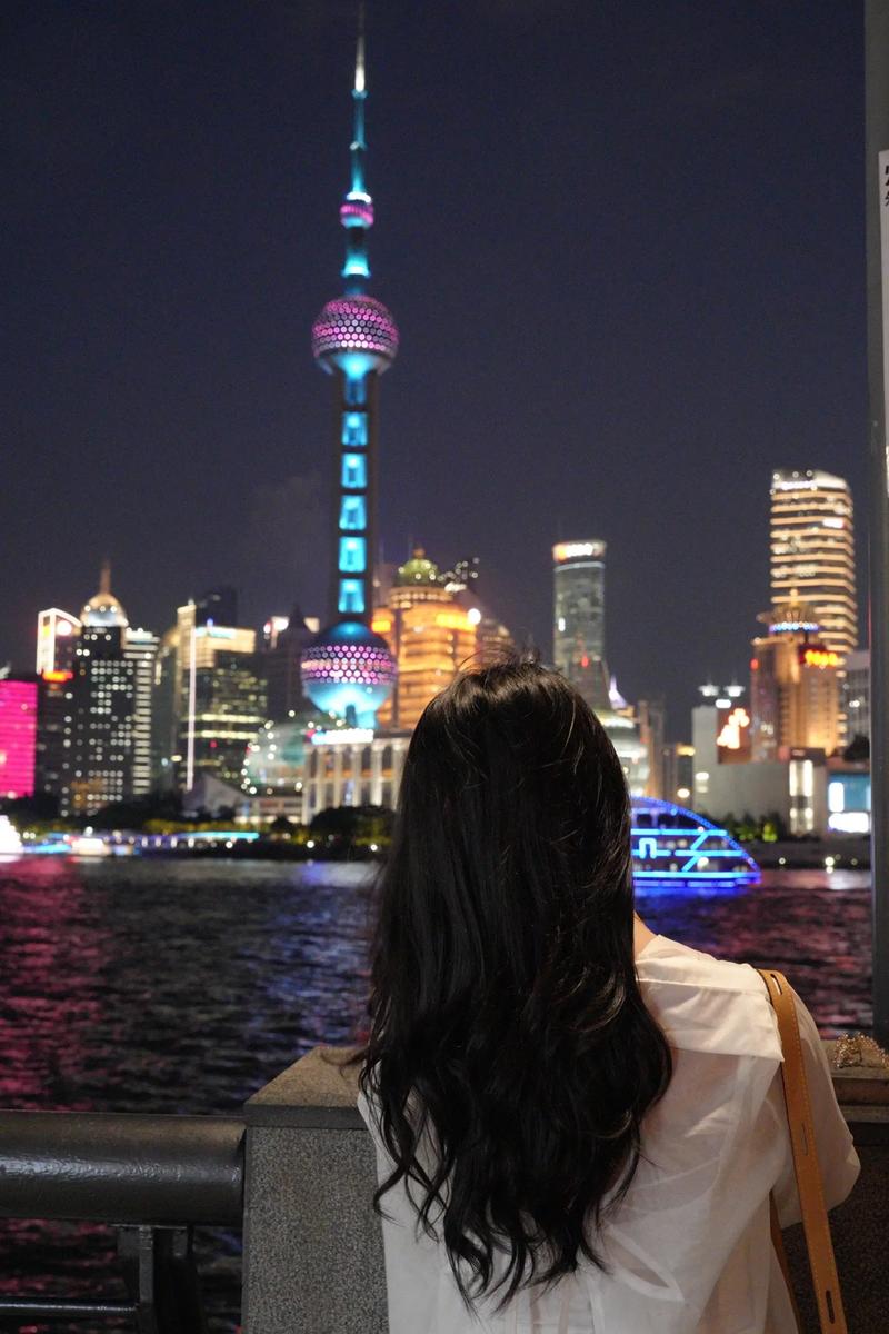 东方明珠个性拍照姿势图2