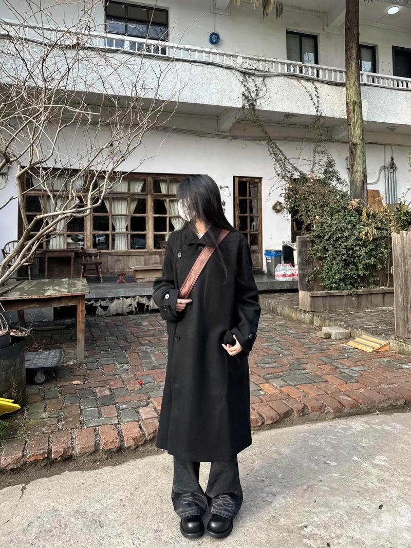 男士十个简单站立拍照姿势大衣图3