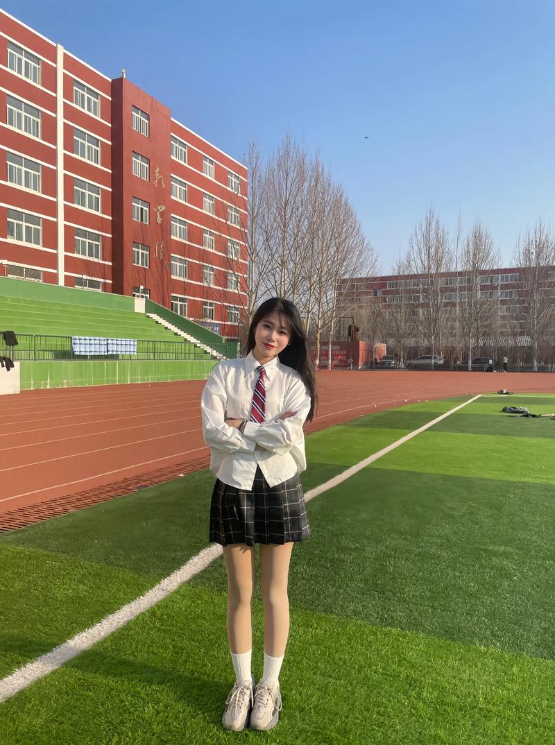 在校园怎么摆姿势拍照好看图2