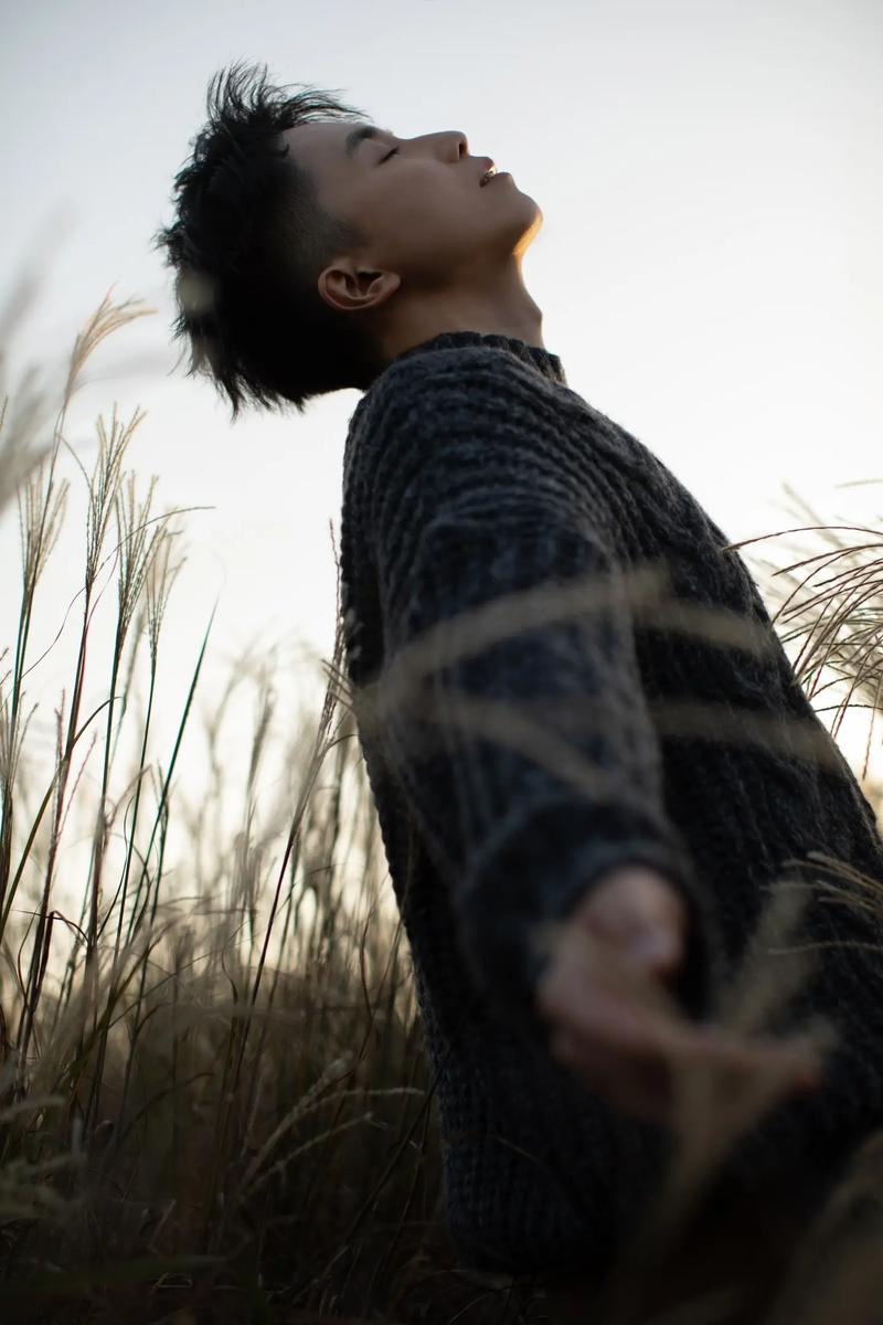 绝对人气分享男士写真如何摆姿