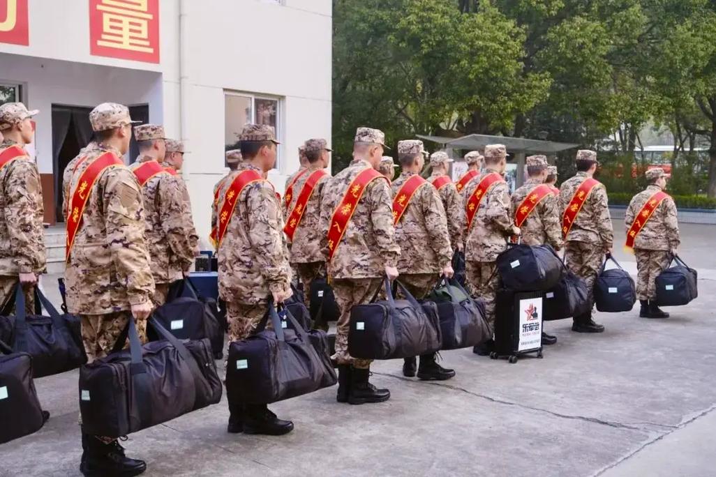 新兵在部队入党需什么条件