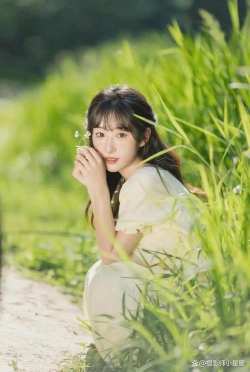 女生单人拍照时怎样摆出好看姿势