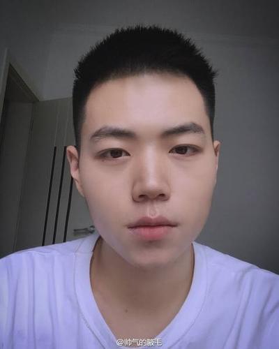 男生正脸自拍照技巧