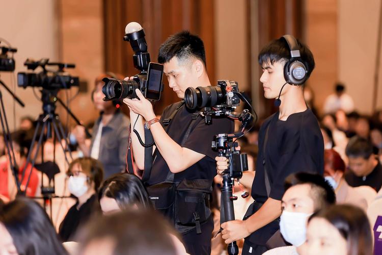 40人会议照片三个角度图3