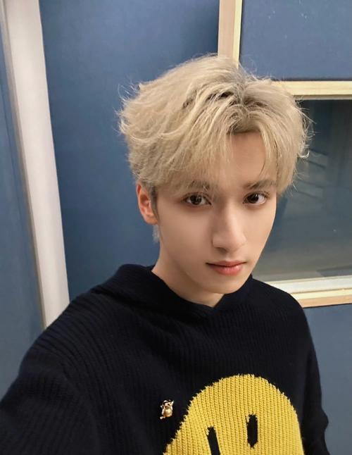 男生正脸自拍照技巧是什么?