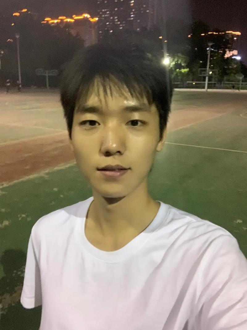 自拍角度怎么拍照好看男生图1