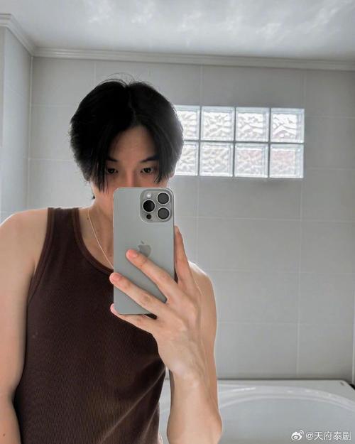 男生宅在家自拍技巧