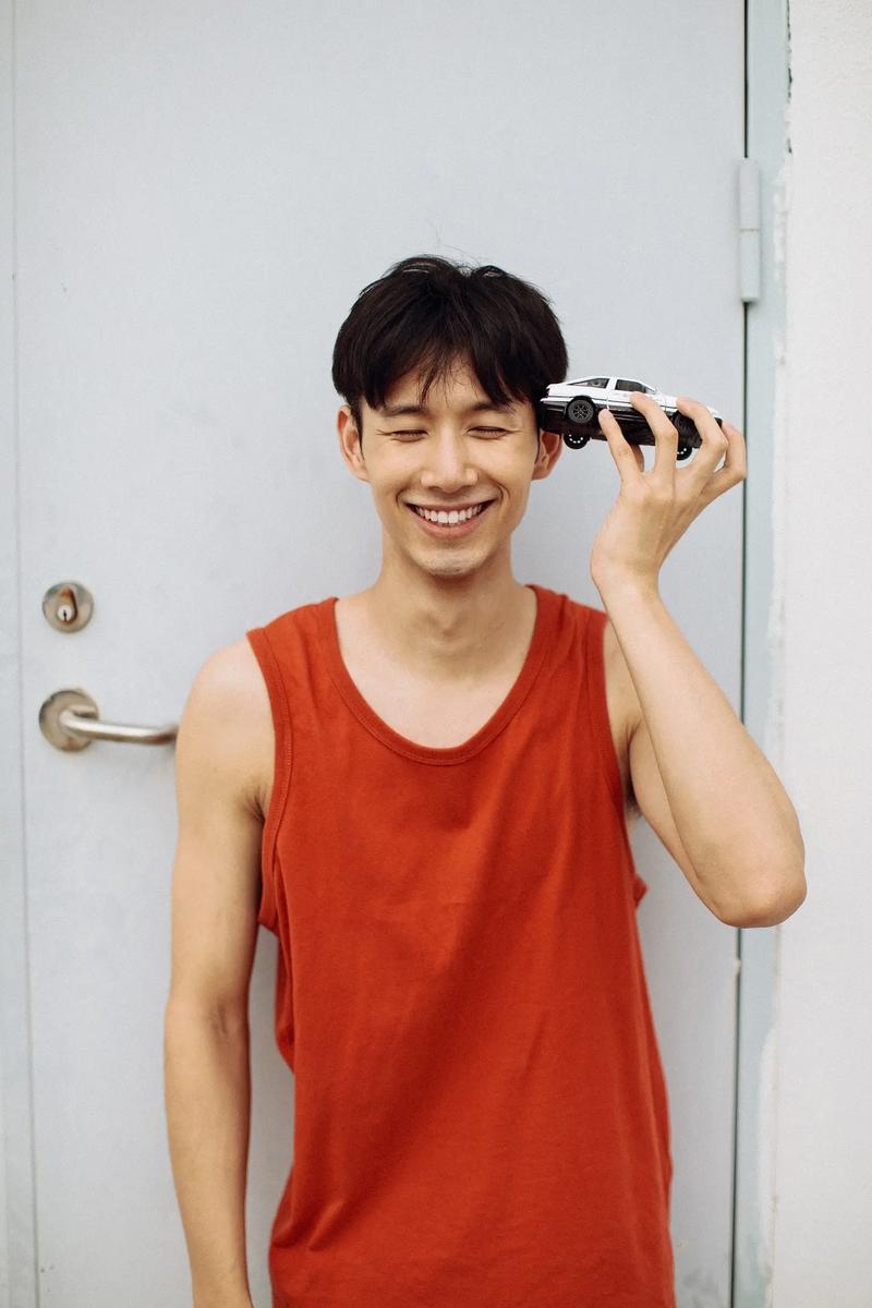 男生哪个角度拍照好看