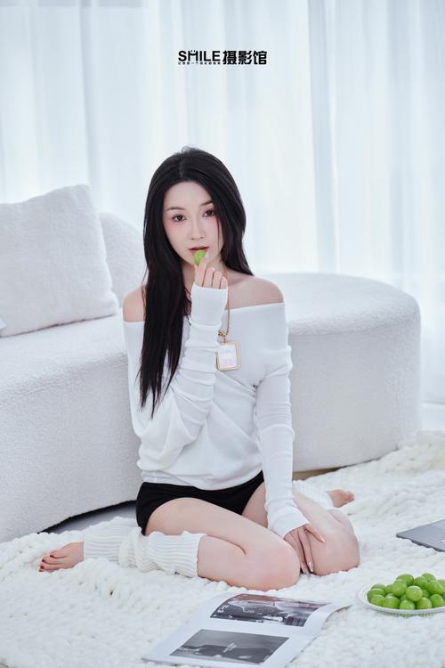 女人室内自拍怎么拍照好看女生8个室内拍照姿势简单自然上镜