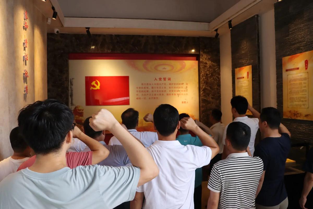 宣誓拍照角度怎么拍图3