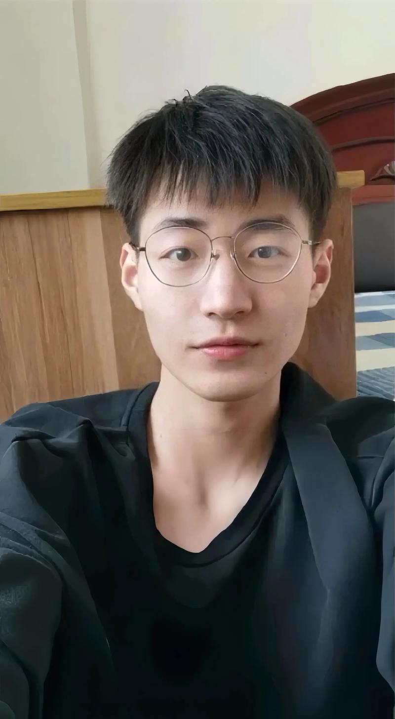 男生怎么拍照好看自拍