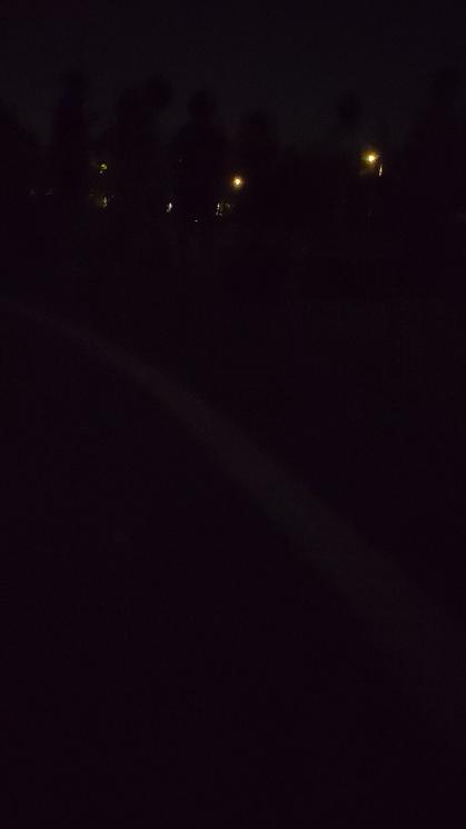 急求纯黑色背景大图