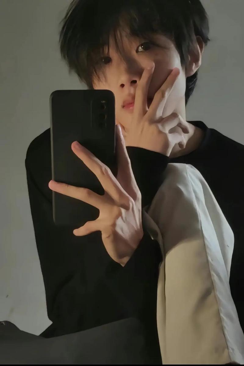 男生拍照角度怎么拍照好看呢图3