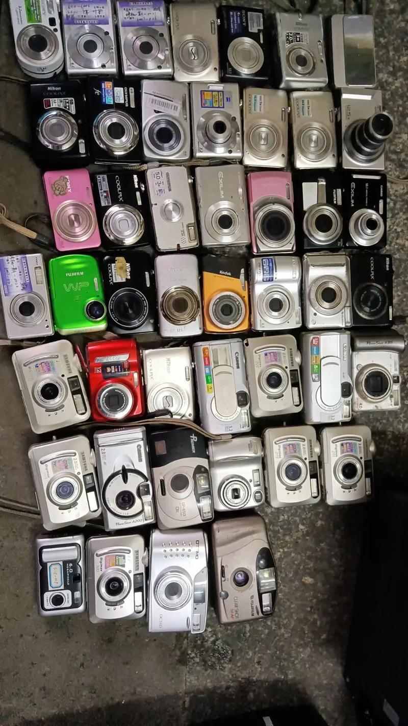 如果不用扫描仪,用数码相机怎样才能将旧照片返拍得清晰一点?