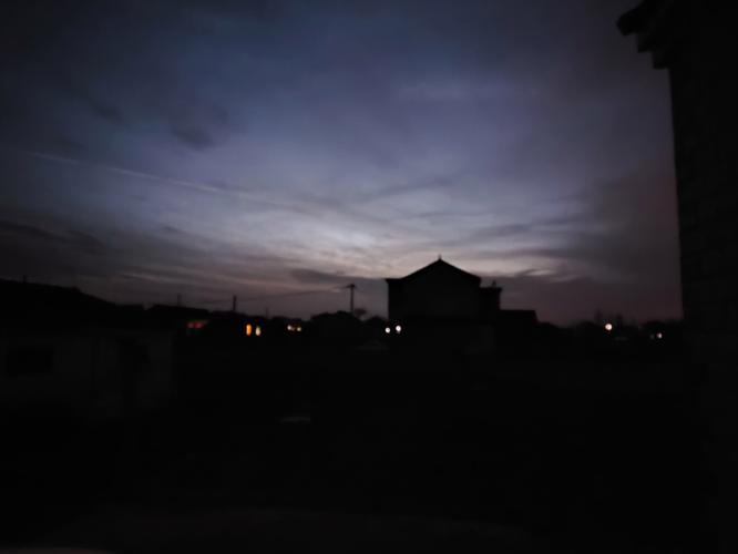 晚上拍照怎么拍出白天的效果