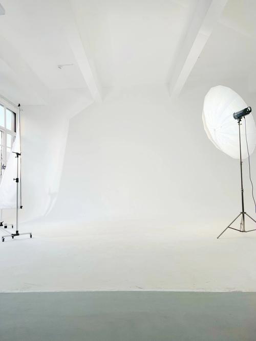 在影棚里拍照,把白色背景拍的干净,怎么才能控制到位