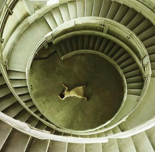 死亡视角拍照啥意思