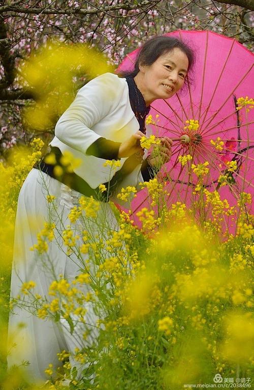 在桃花照相穿什么颜色的衣服