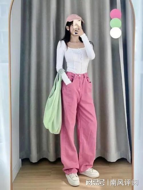 粉色背景穿什么衣服拍照好看