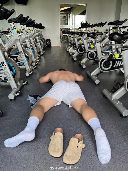 直男拍照死亡角度是什么意思