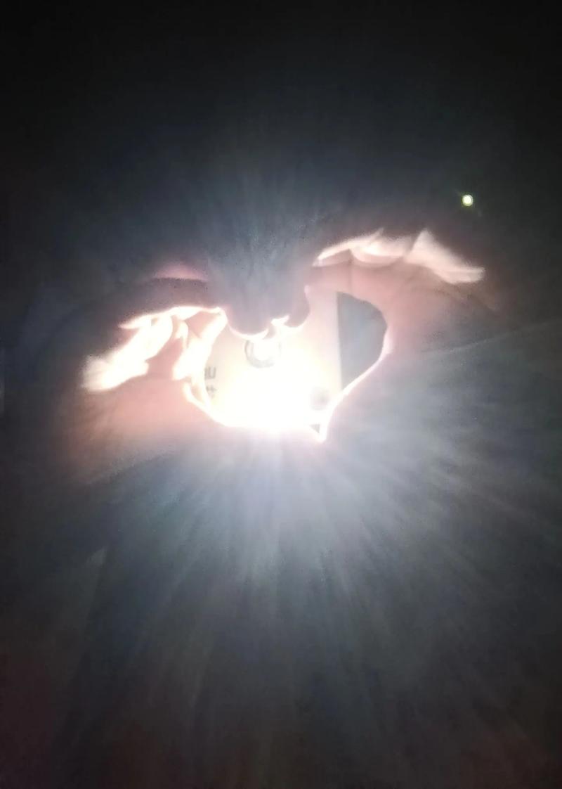 抖音2020一束光背景图怎么弄的2020朋友圈背景一束光高清图片分享