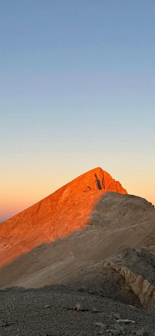 有哪些好看的全面屏手机壁纸?