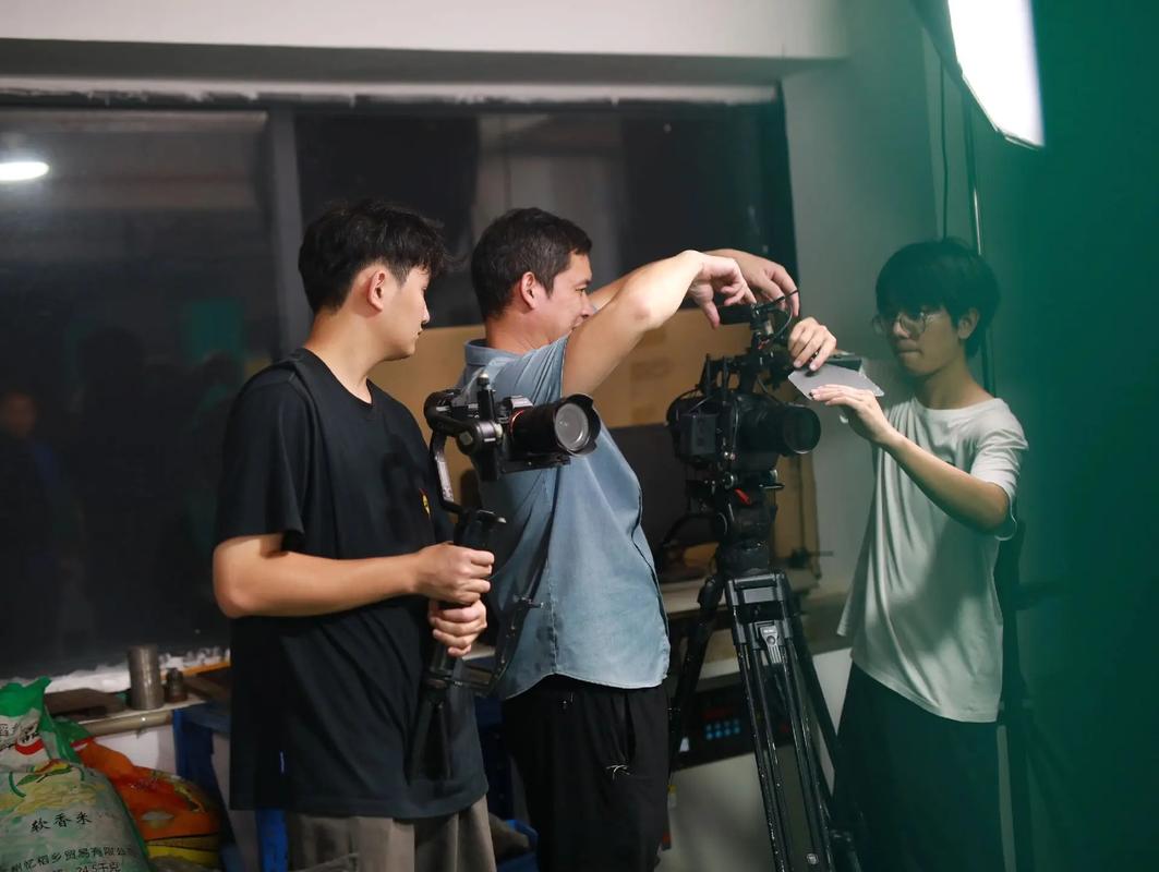 领导工作照拍照技巧与角度分析图2