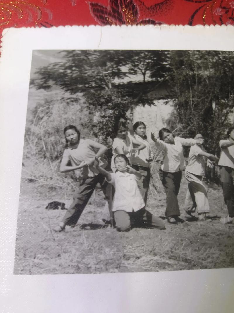 老照片怎么用手机翻拍图1