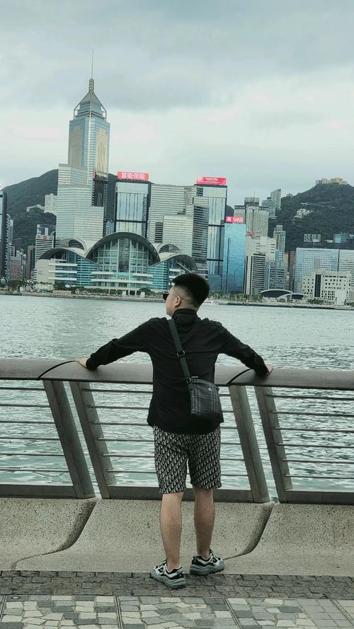 男生街边自拍技巧