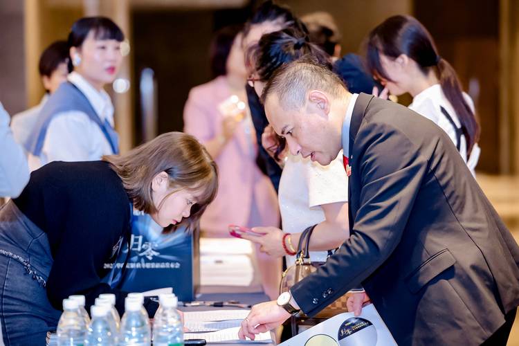 领导会议拍照技巧与角度怎么写图3