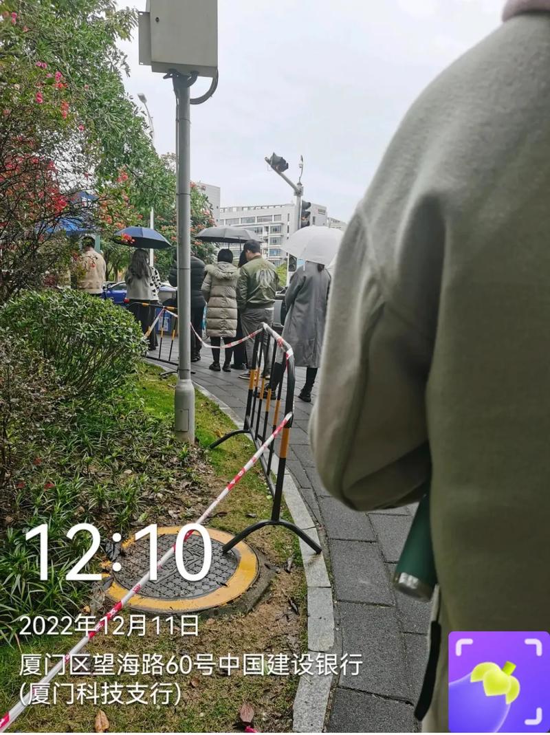 有什么方法照片拍照可以显示“现场拍照”,作为打卡相机?