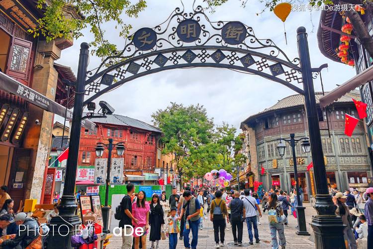 昆明钱王街上的哪些景点适合游客拍照?