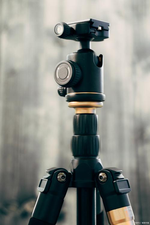 手机云台稳定器360度智能跟拍神器