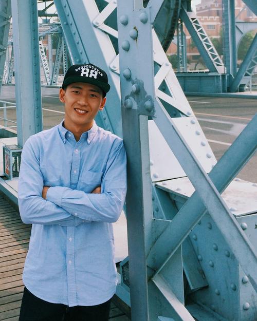 男士自拍角度怎么拍照好看图1