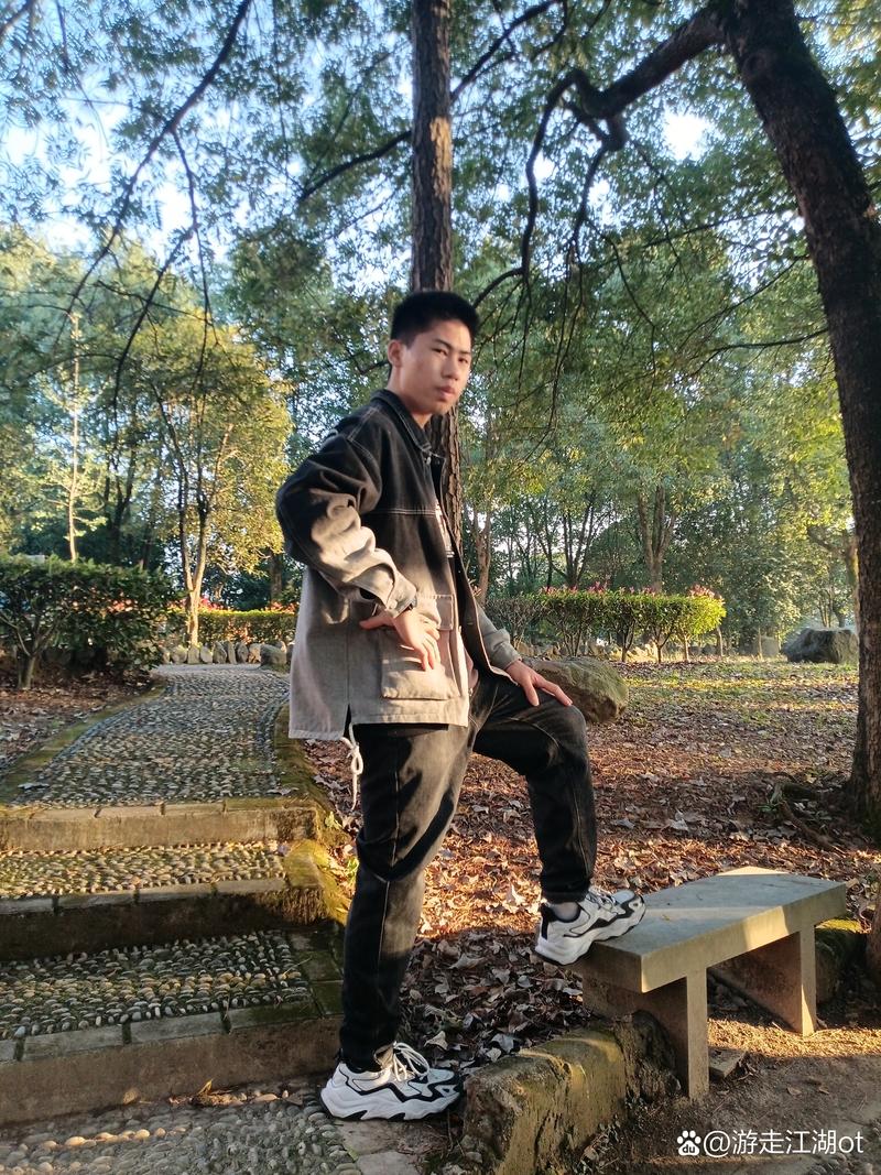 男士自拍角度怎么拍照好看图3