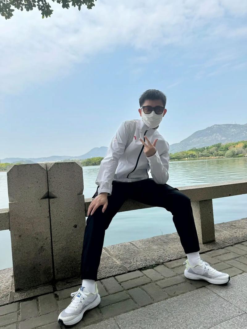 男生怎样拍照好看又上镜