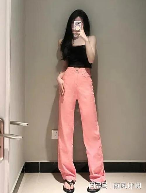 粉色背景照片配什么颜色衣服图1