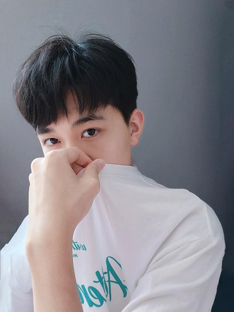 男生自拍角度怎么样比较好图3