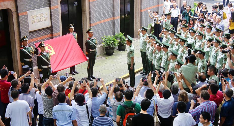 宣誓拍照角度图片高清图1