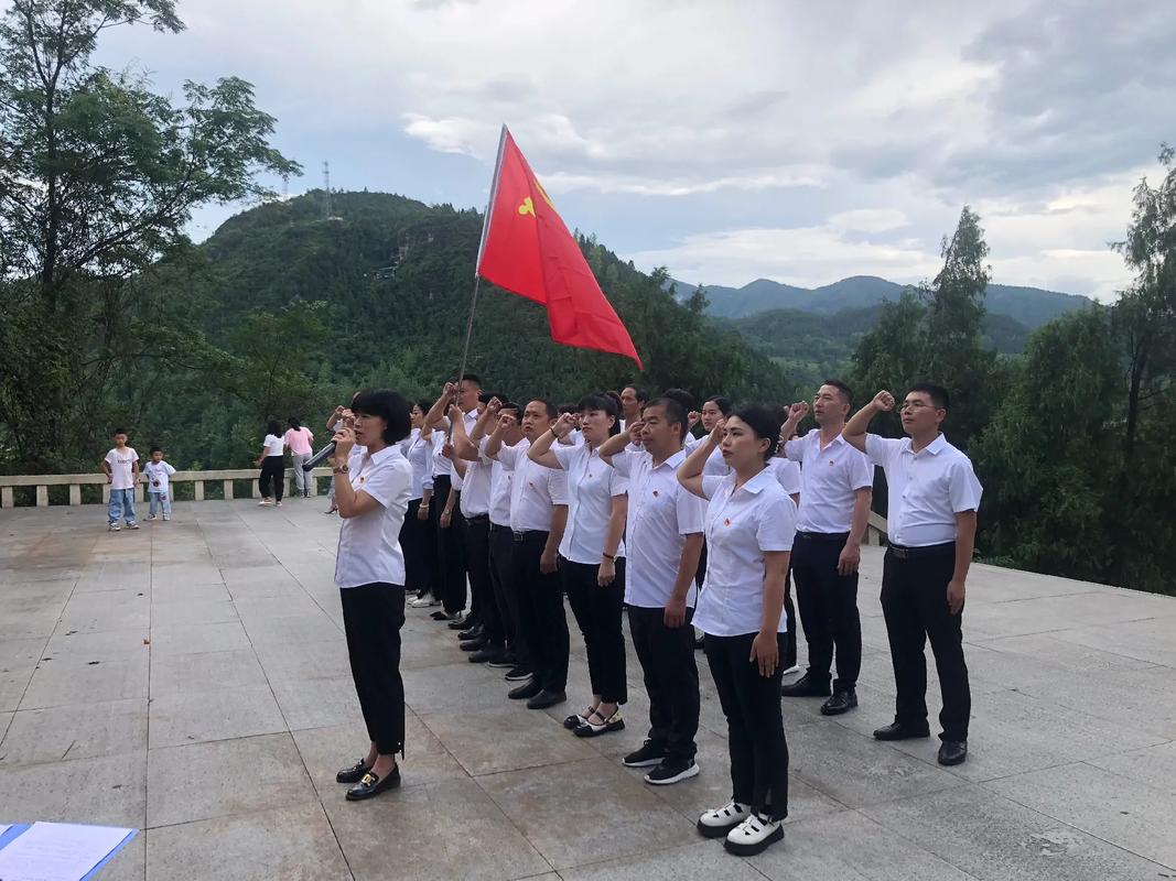 宣誓拍照角度图片高清图2