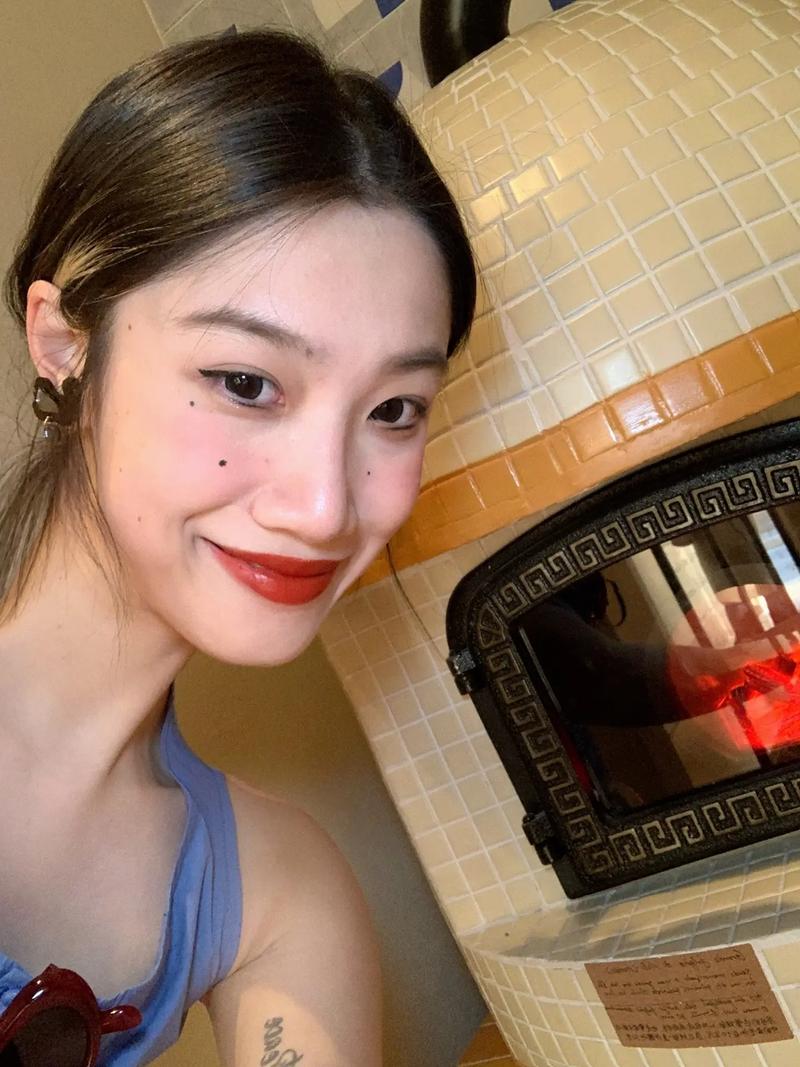 脸部比较长的女孩子拍照,怎么样的拍摄角度拍出来比较