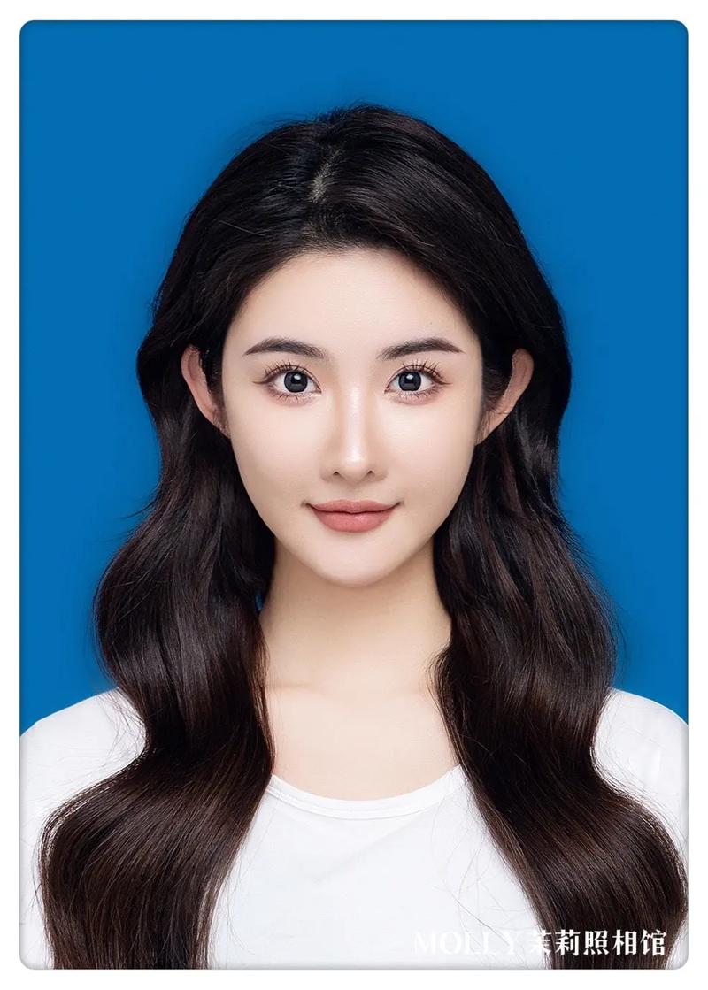 蓝色背景图拍照穿什么衣服好看图3