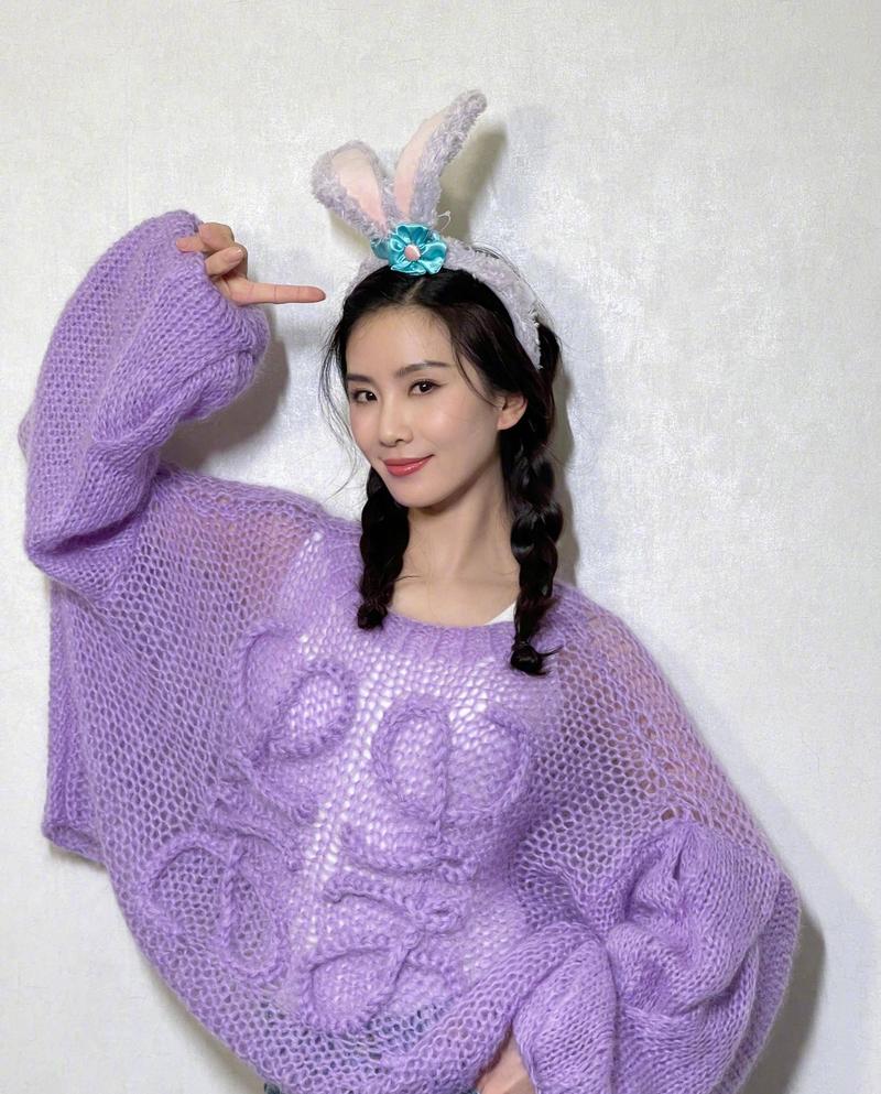 拍蓝底照片穿紫色衣服可以吗