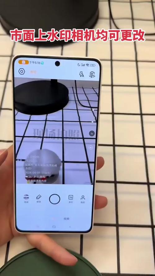 水印相机手机后面灯闪怎么回事