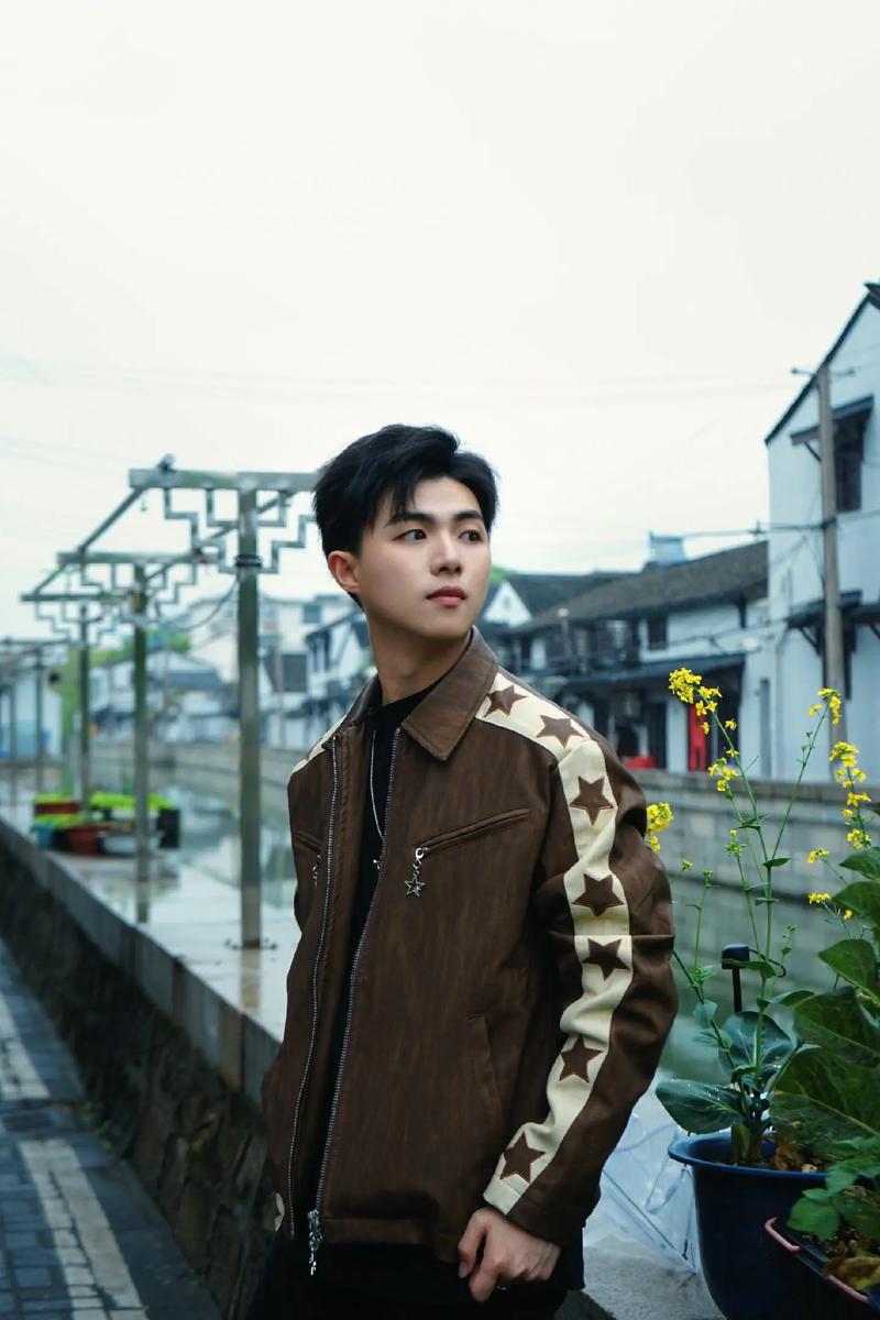 男生哪个角度拍照好看