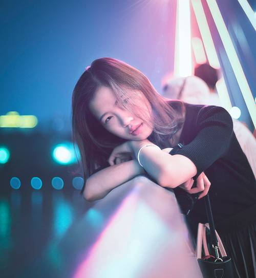 ps把室外人像照片打造一种夜晚效果