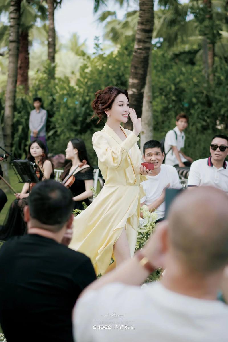 金莎:从上往下拍同款下巴你也有,这是死亡角度吗?